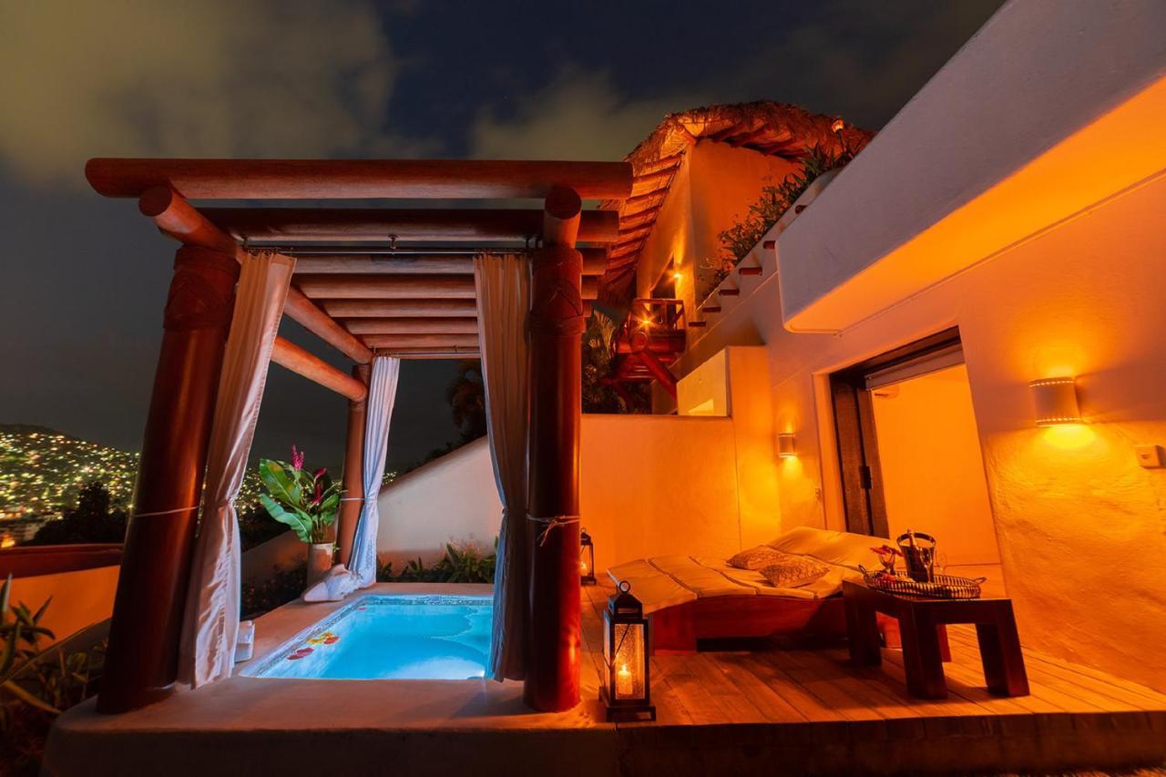 Tentaciones Hotel & Lounge Pool - Adults Only Zihuatanejo Exterior photo