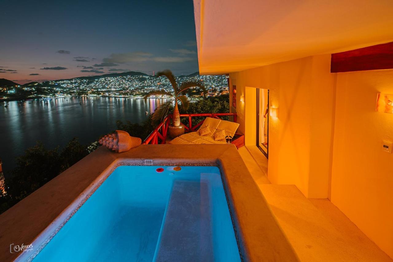 Tentaciones Hotel & Lounge Pool - Adults Only Zihuatanejo Exterior photo