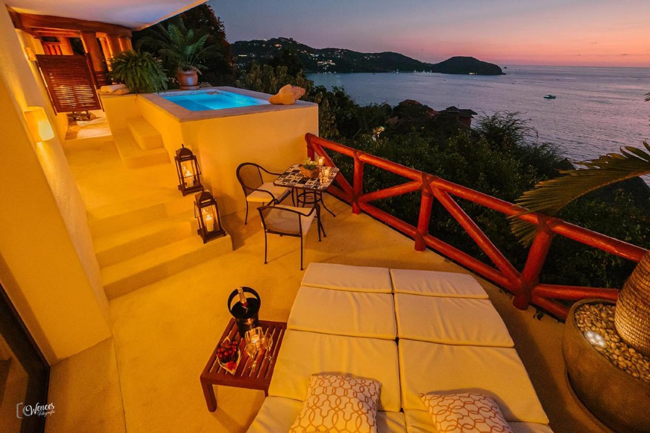 Tentaciones Hotel & Lounge Pool - Adults Only Zihuatanejo Exterior photo