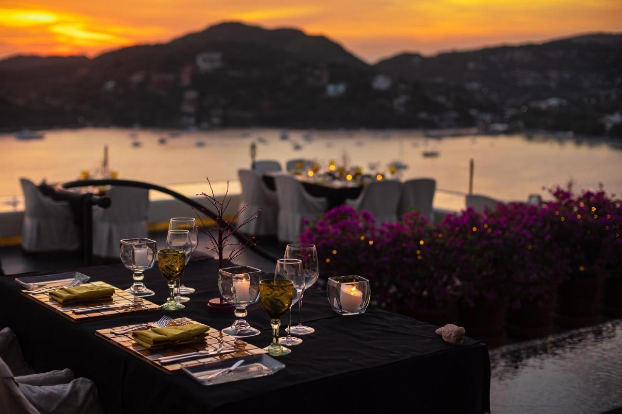 Tentaciones Hotel & Lounge Pool - Adults Only Zihuatanejo Exterior photo