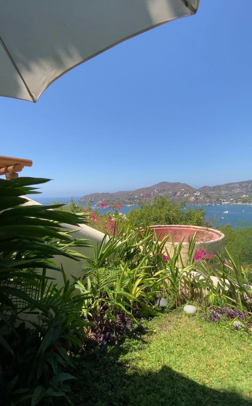 Tentaciones Hotel & Lounge Pool - Adults Only Zihuatanejo Exterior photo