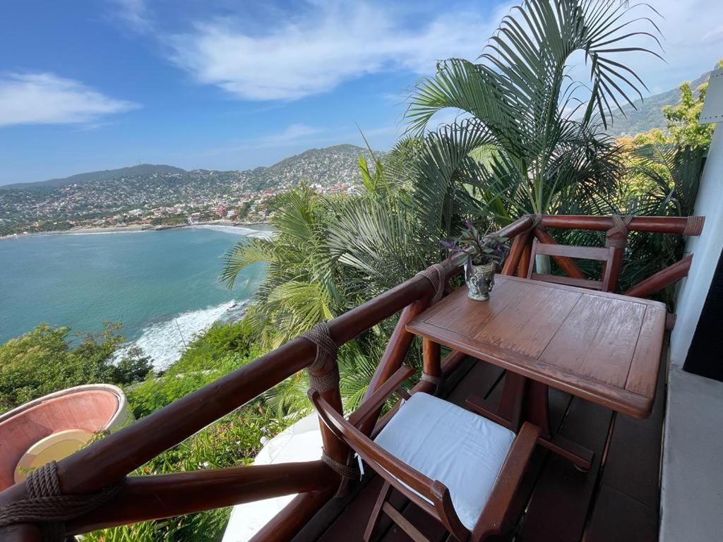 Tentaciones Hotel & Lounge Pool - Adults Only Zihuatanejo Exterior photo