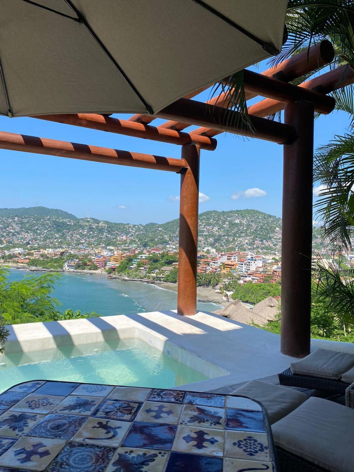 Tentaciones Hotel & Lounge Pool - Adults Only Zihuatanejo Exterior photo