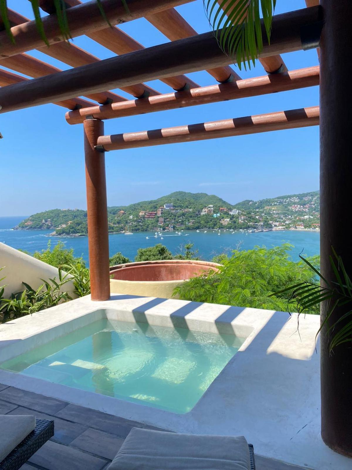 Tentaciones Hotel & Lounge Pool - Adults Only Zihuatanejo Exterior photo