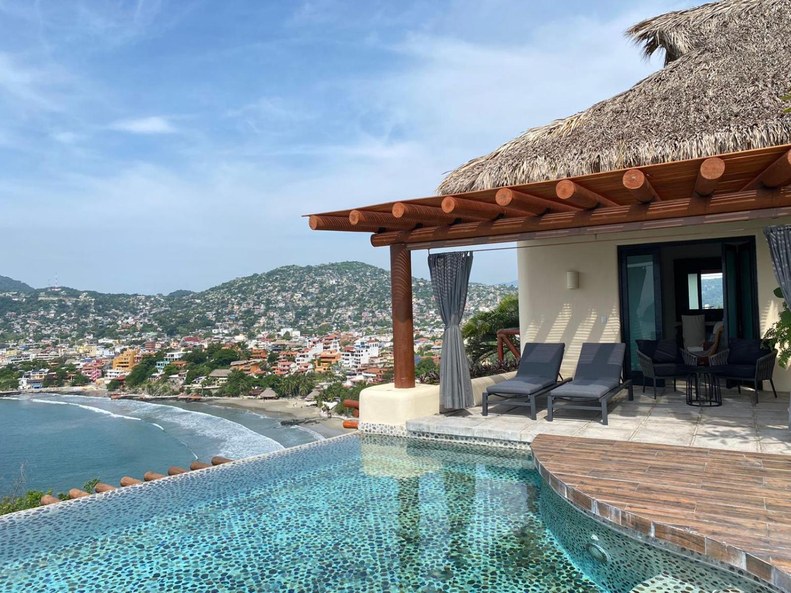 Tentaciones Hotel & Lounge Pool - Adults Only Zihuatanejo Exterior photo