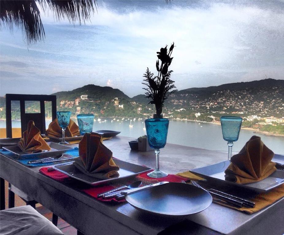 Tentaciones Hotel & Lounge Pool - Adults Only Zihuatanejo Exterior photo