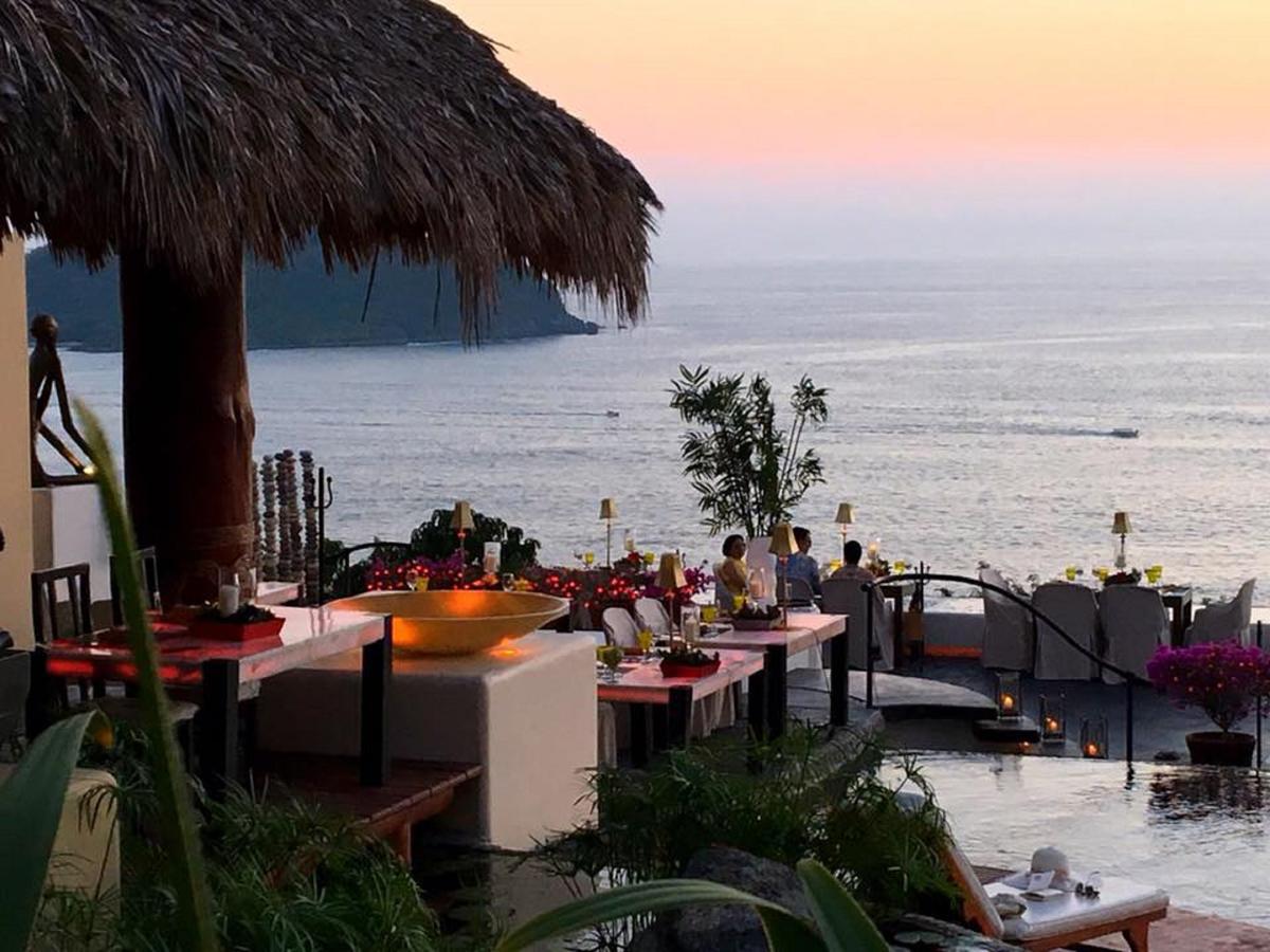 Tentaciones Hotel & Lounge Pool - Adults Only Zihuatanejo Exterior photo